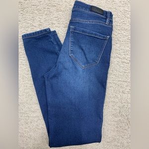 Blue basic jeans!!